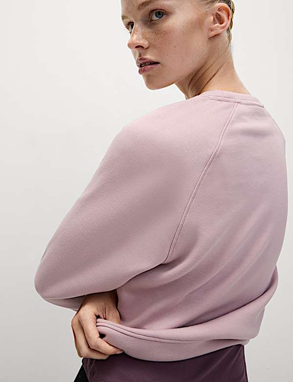 Round Neck Relaxed Yoga Crop Sweatshirt - UA