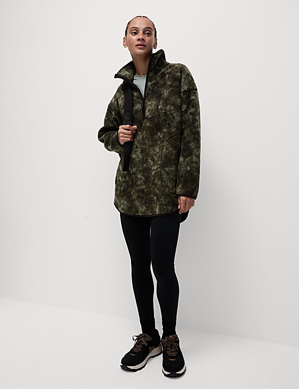 Lang fleecejasje met borgvoering, halflange rits en print - BE