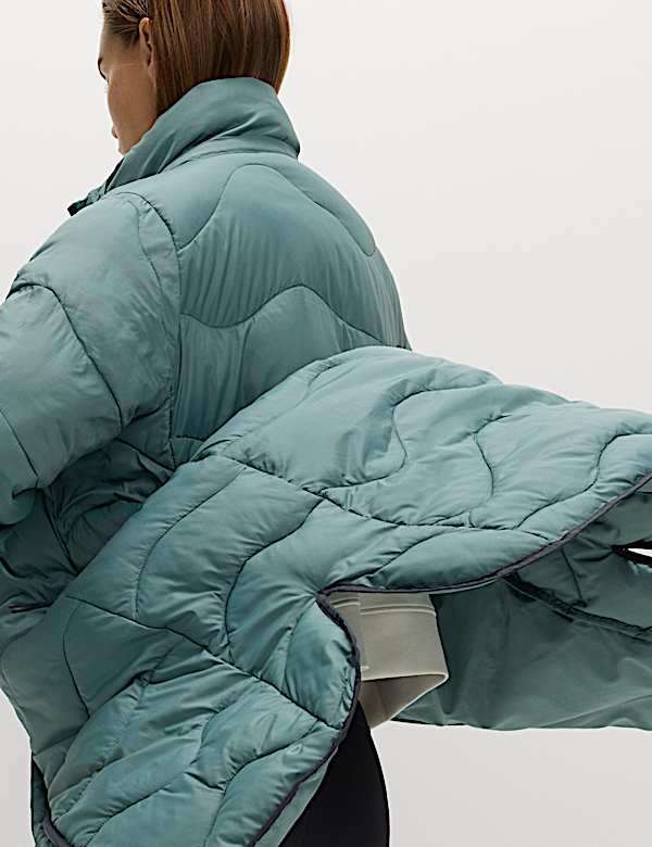 Manteau molletonn&eacute; et ouatin&eacute; &agrave; capuche, dot&eacute; de la technologie Stormwear&trade; - FR