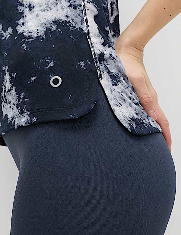 Printed Scoop Neck Fitted T-Shirt - RS