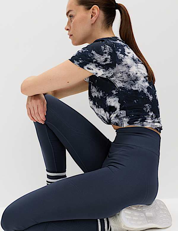 Printed Scoop Neck Fitted T-Shirt - RS