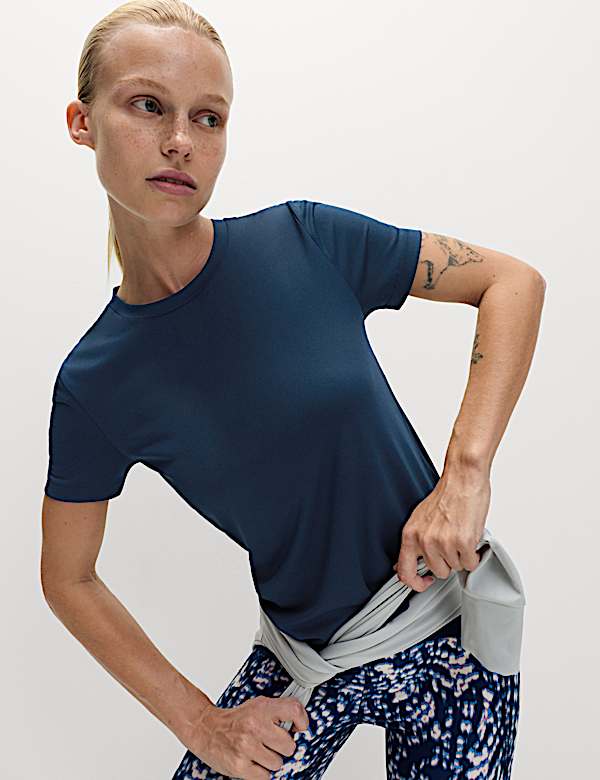 Scoop Neck Fitted T-Shirt - EE