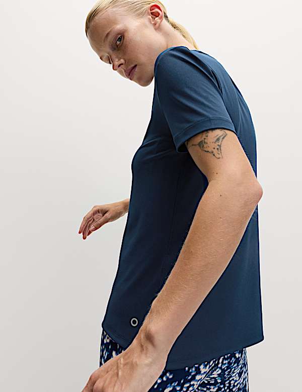 Scoop Neck Fitted T-Shirt - EE