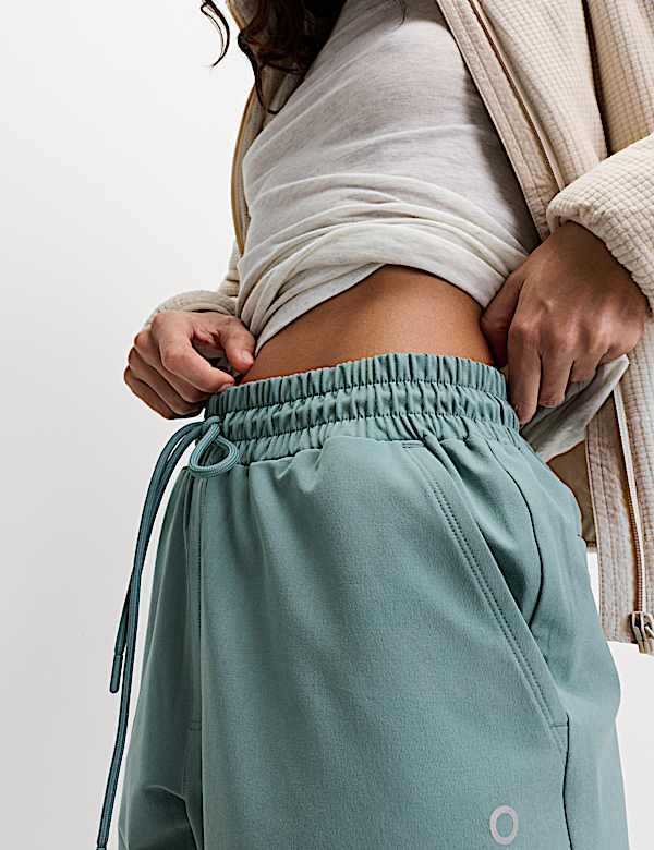 Pantalon de randonn&eacute;e coupe fusel&eacute;e, dot&eacute; de la technologie Stormwear&trade; - FR