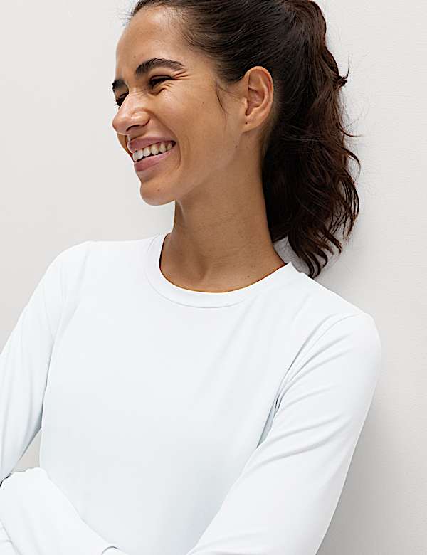 Scoop Neck Fitted Gym Top - EE