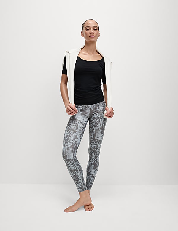 Lightweight Scoop Neck Ruched Yoga T-Shirt - EE