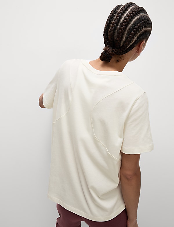 Ruimvallend, katoenrijk T-shirt met ronde hals - NL