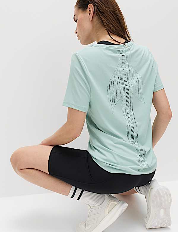 Camiseta Cool Comfort&trade; cortada con l&aacute;ser - ES