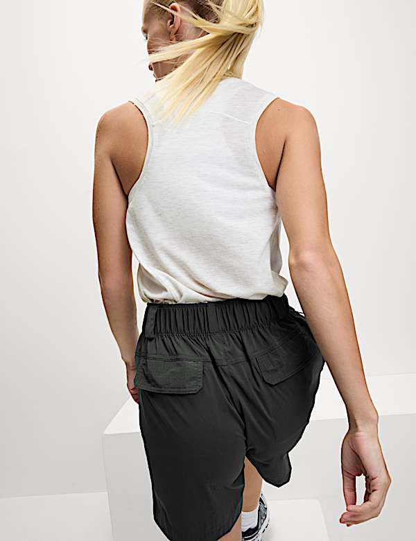 Short de randonn&eacute;e taille haute, dot&eacute; de la technologie Stormwear&trade; - FR