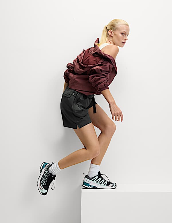 Short de randonn&eacute;e taille haute, dot&eacute; de la technologie Stormwear&trade; - FR