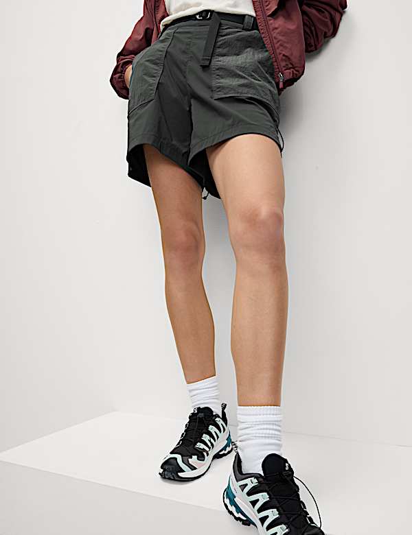 Short de randonn&eacute;e taille haute, dot&eacute; de la technologie Stormwear&trade; - FR