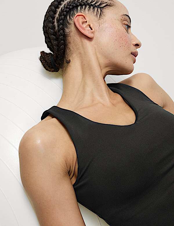 Top court de yoga rembourr&eacute; &agrave; col en V - FR