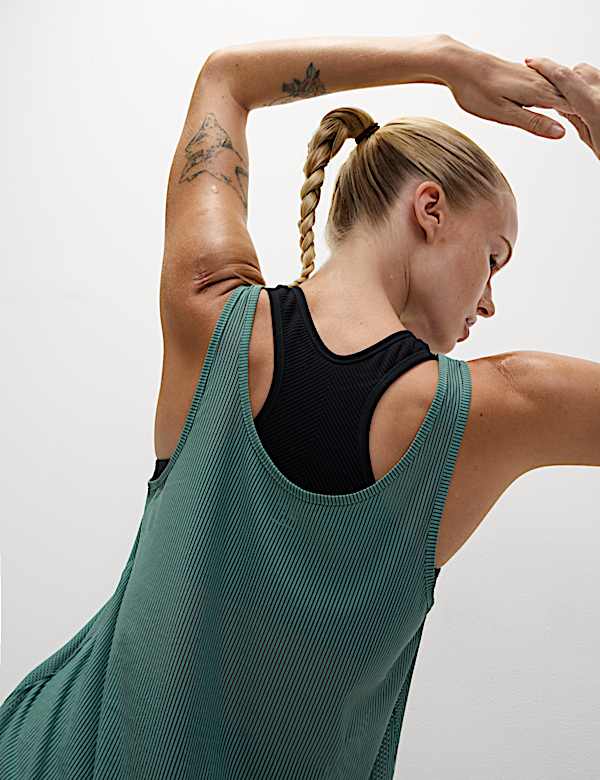 גופיית ריב שקופה בגזרה נינוחה עם צווארון עגול ורחב - IL