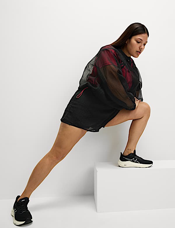 מכנסי ריצה קצרים בגזרה גבוהה בטקסטורה עם שכבות - IL