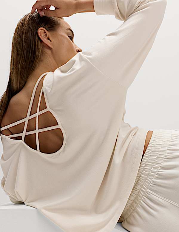 סווטשירט מבד עשיר במודל עם רצועות גב - IL