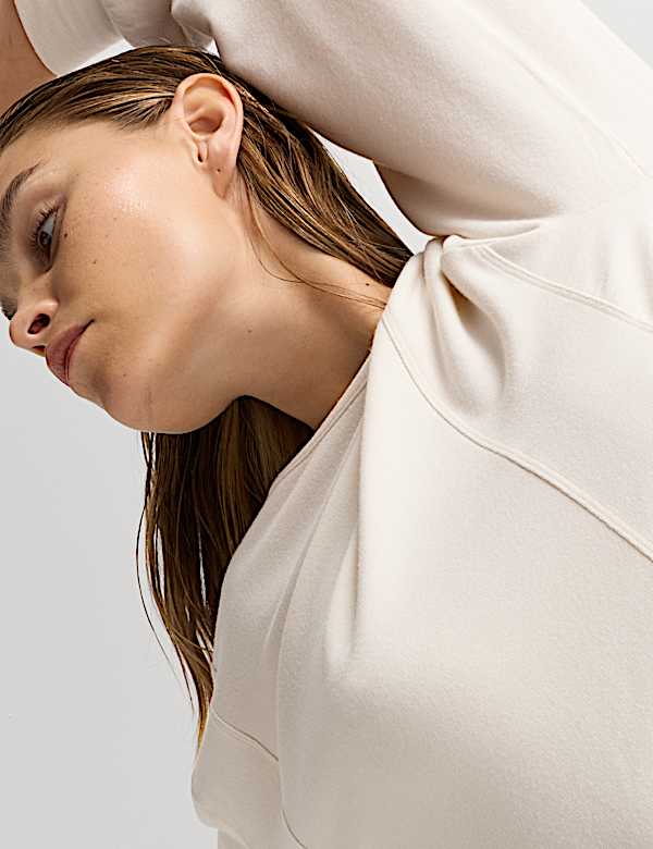 סווטשירט מבד עשיר במודל עם רצועות גב - IL