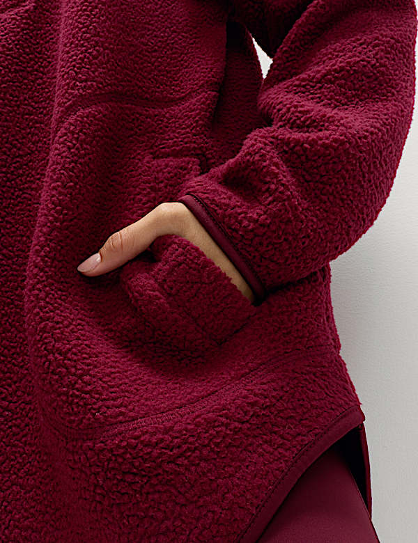 פליז צמרירי בגזרה ארוכה עם צווארון גבוה ורוכסן חלקי - IL