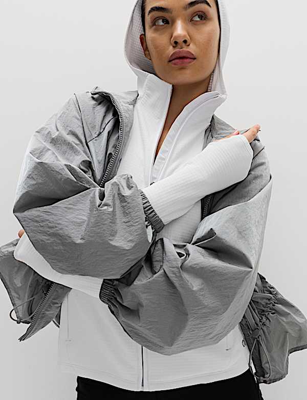 Gebordtelde, nauwsluitende hardloophoodie met rits en Ultra Heat&trade; - BE