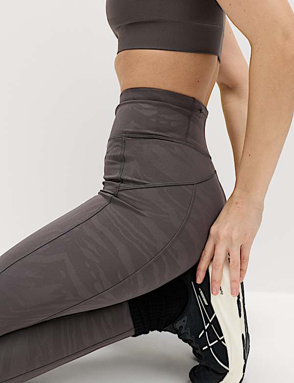 Sportovn&iacute; leg&iacute;ny Go Move Cool Comfort&trade; s vysok&yacute;m pasem a reli&eacute;fn&iacute;m vzorem - CZ