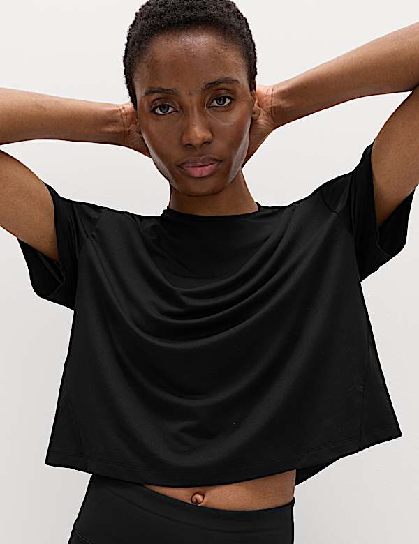 Kaus Oblong Boxy Leher Bundar Essential - ID