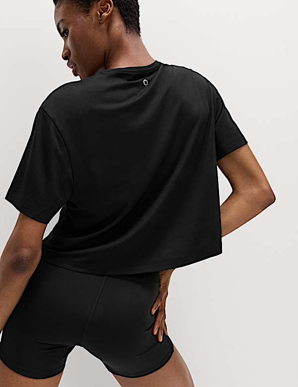 Kaus Oblong Boxy Leher Bundar Essential - ID