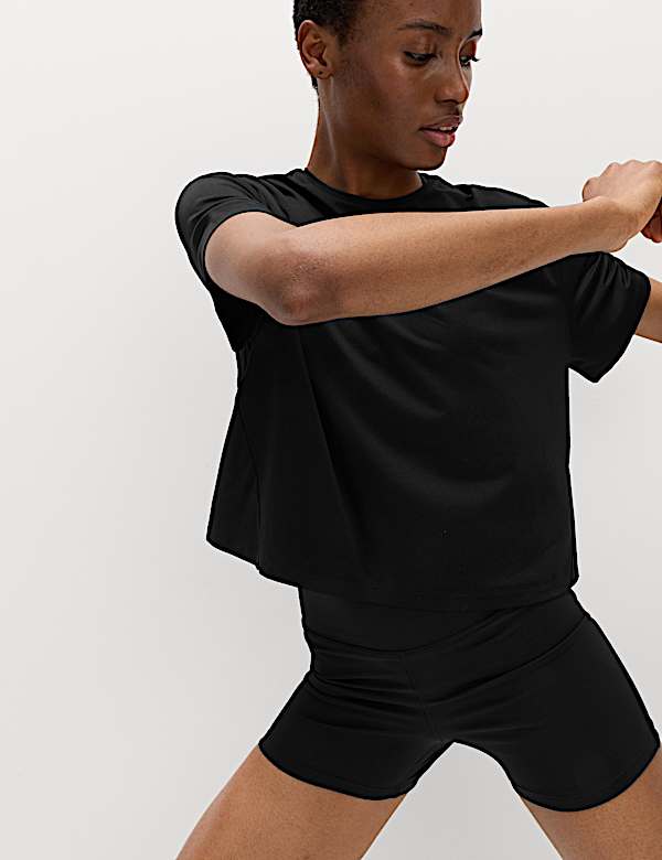 Kaus Oblong Boxy Leher Bundar Essential - ID