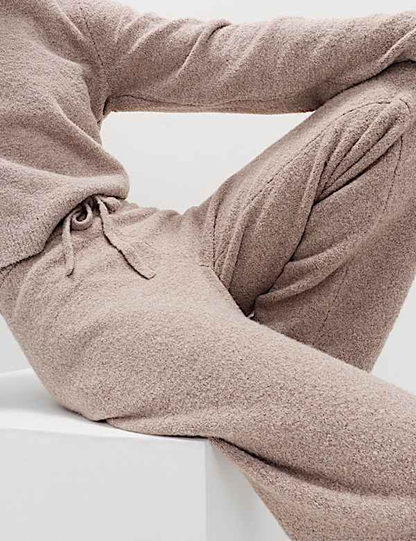 Superzachte boucl&eacute; joggingbroek met hoge taille en wijde pijpen - NL