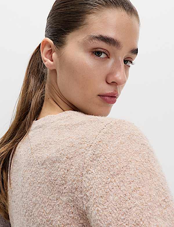 Pull court en tissu bouclé ultra-doux à col rond - BE