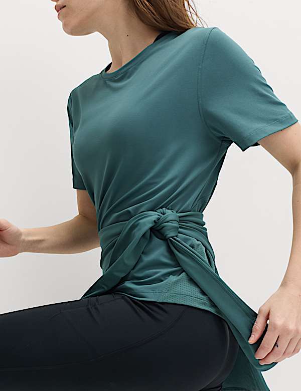 T-shirt coupe d&eacute;contract&eacute;e &agrave; col rond et panneau en filet - FR