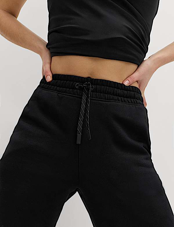 מכנסי טרנינג מבד עשיר בכותנה בגזרה גבוהה עם מכפלת קרסול צרה - IL