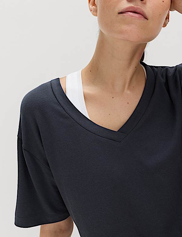 T-shirt l&eacute;ger en modal m&eacute;lang&eacute; &agrave; col en V - CH