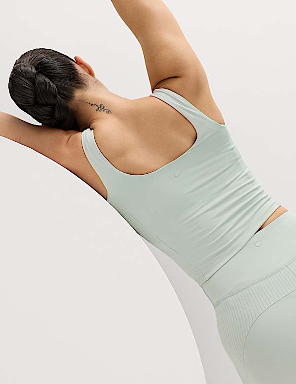 Maillot de corps ajust&eacute; coupe courte Go Balance &agrave; empi&egrave;cement c&ocirc;tel&eacute; - FR