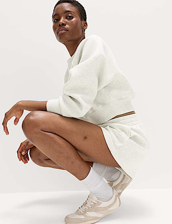 Ruimvallende korte broek van scubastof met hoge taille - NL