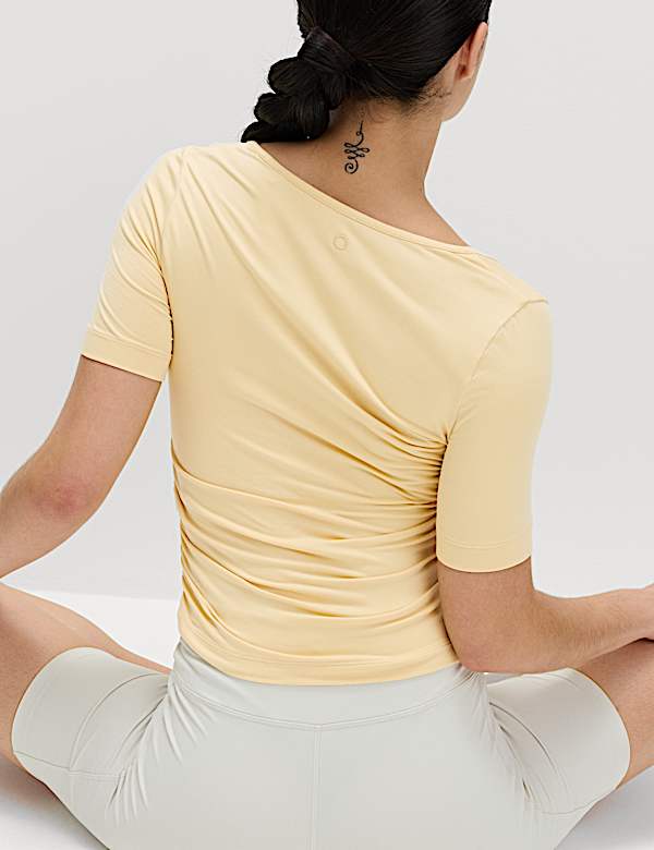 Go Balance Scoop Neck Ruched Fitted Top - GR