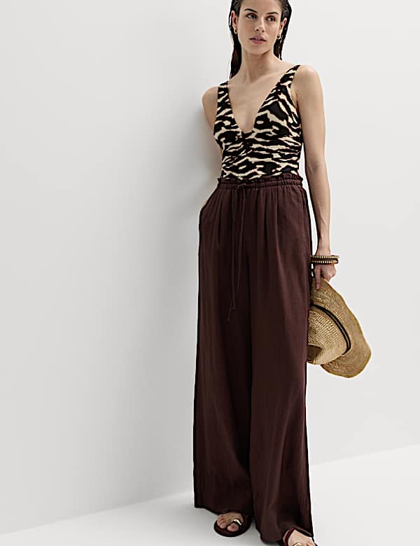 בגד ים עם מחשוף עמוק במיוחד, הדפס ואפקט חיטוב בטן - IL