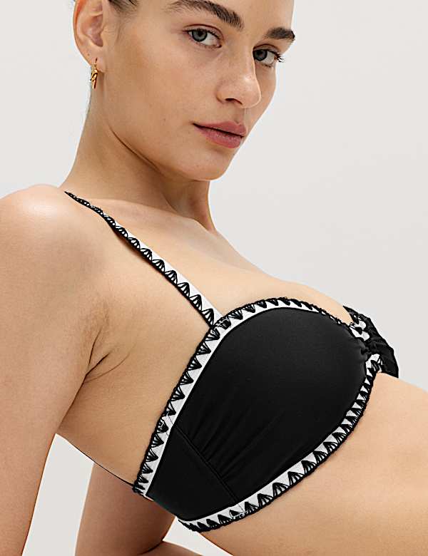 Bandeaubikini-top in festonsteek met vulling en ringdetail - NL