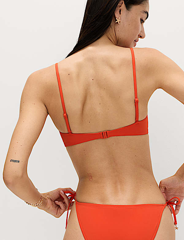 Haut de bikini bandeau rembourr&eacute; nou&eacute; sur le devant - BE