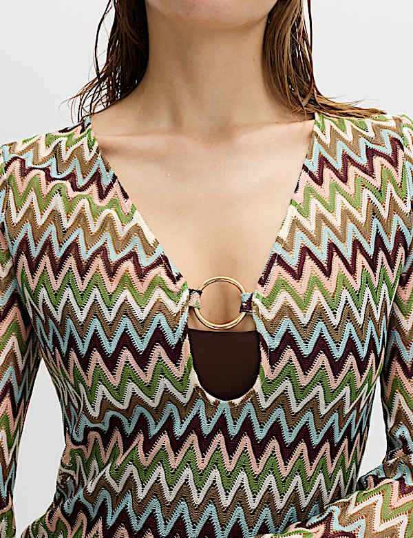 Robe de plage coupe courte &agrave; col en V et motif textur&eacute; - BE