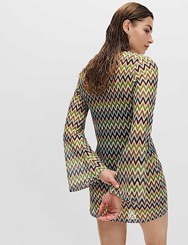 Robe de plage coupe courte &agrave; col en V et motif textur&eacute; - BE