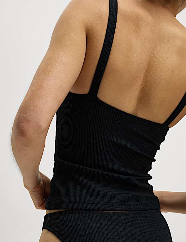 Texturovan&yacute; horn&iacute; d&iacute;l tankin s hranat&yacute;m v&yacute;střihem - CZ