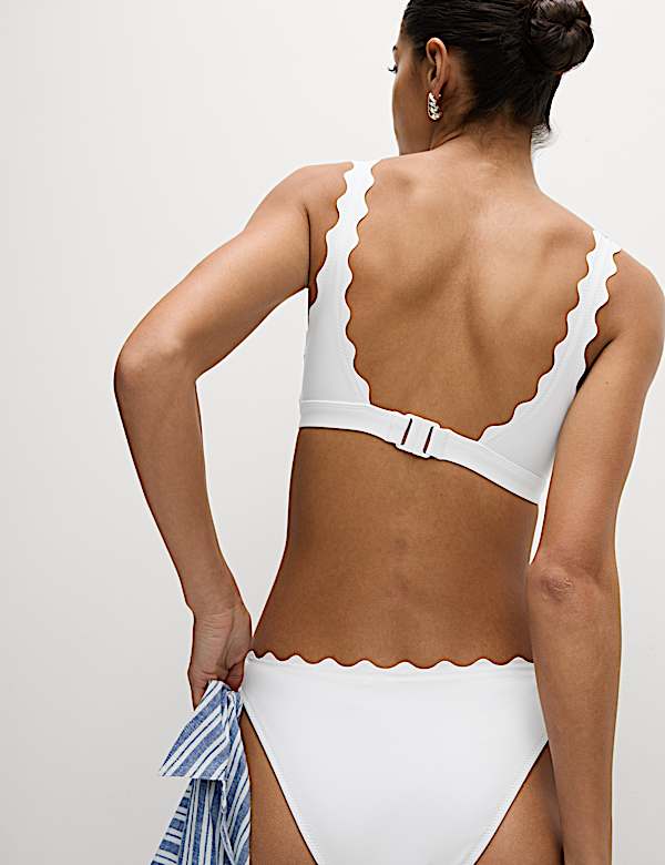 Haut de bikini festonn&eacute; en n&eacute;opr&egrave;ne - FR