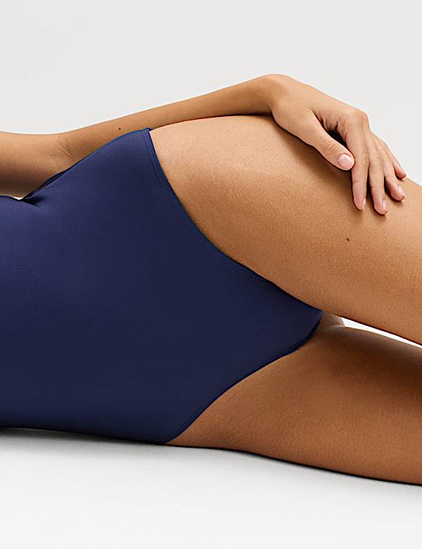 בגד ים שלם מחטב עם מחשוף עמוק ופאנלים - IL