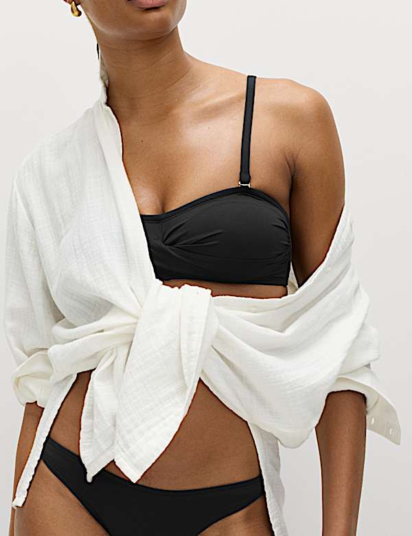 Wattiertes Bandeau-Bikinioberteil mit Twist-Detail vorne - AT