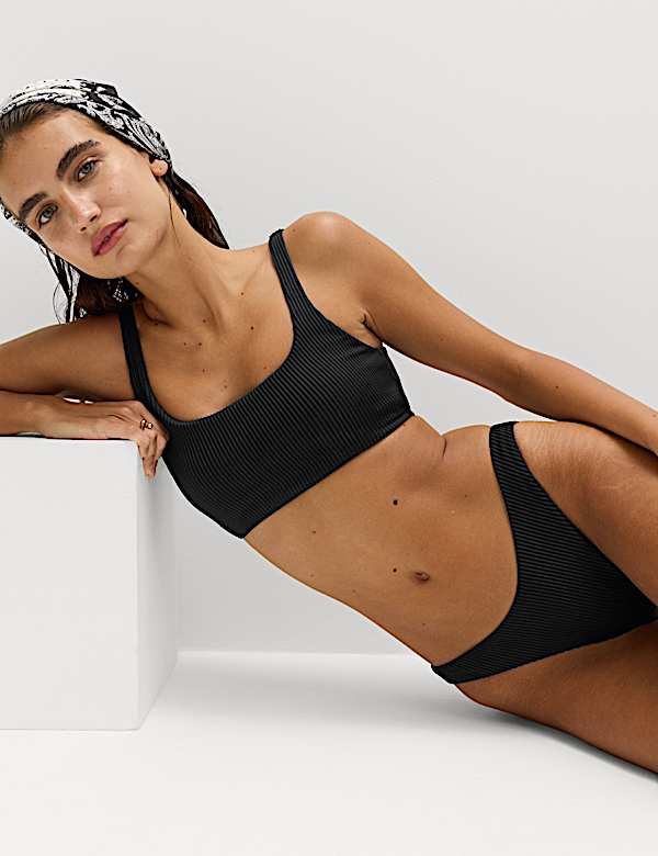 Parte de arriba de bikini acanalado con escote abierto - ES