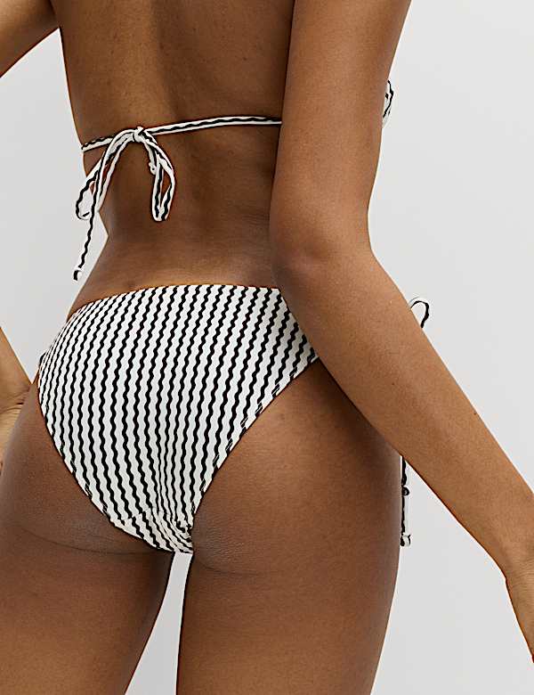 Bikinihose mit Schn&uuml;rung an der Seite und Muster - DE