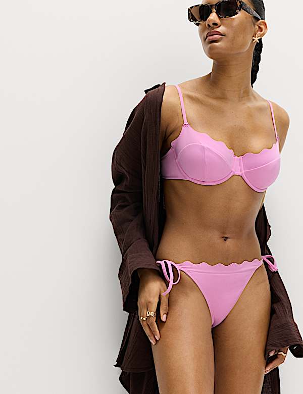 Bas de bikini sculptant festonn&eacute; &agrave; nouer sur les c&ocirc;t&eacute;s - LU