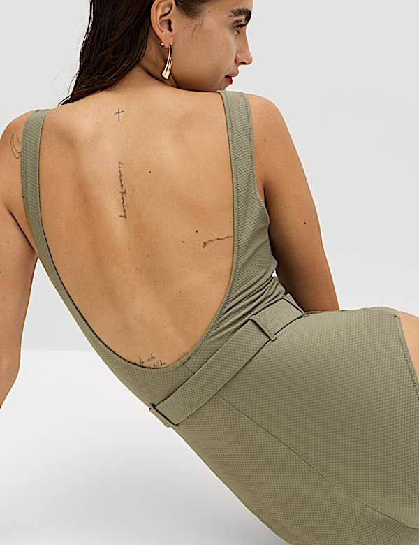 Strukturierter Badeanzug im Plunge-Stil mit G&uuml;rtel - AT