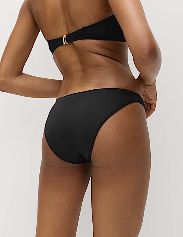 Hoog uitgesneden bikinibroekje - BE