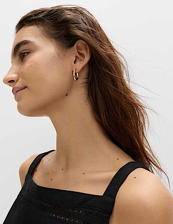 חולצה מבד עשיר בפשתן בעיטור תחרה עם מחשוף מרובע - IL