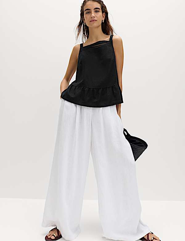 חולצה מבד עשיר בפשתן בעיטור תחרה עם מחשוף מרובע - IL